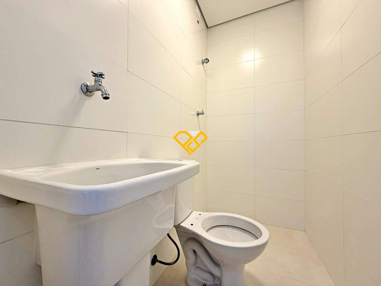 Apartamento à venda no Gonzaga: Wc de serviço