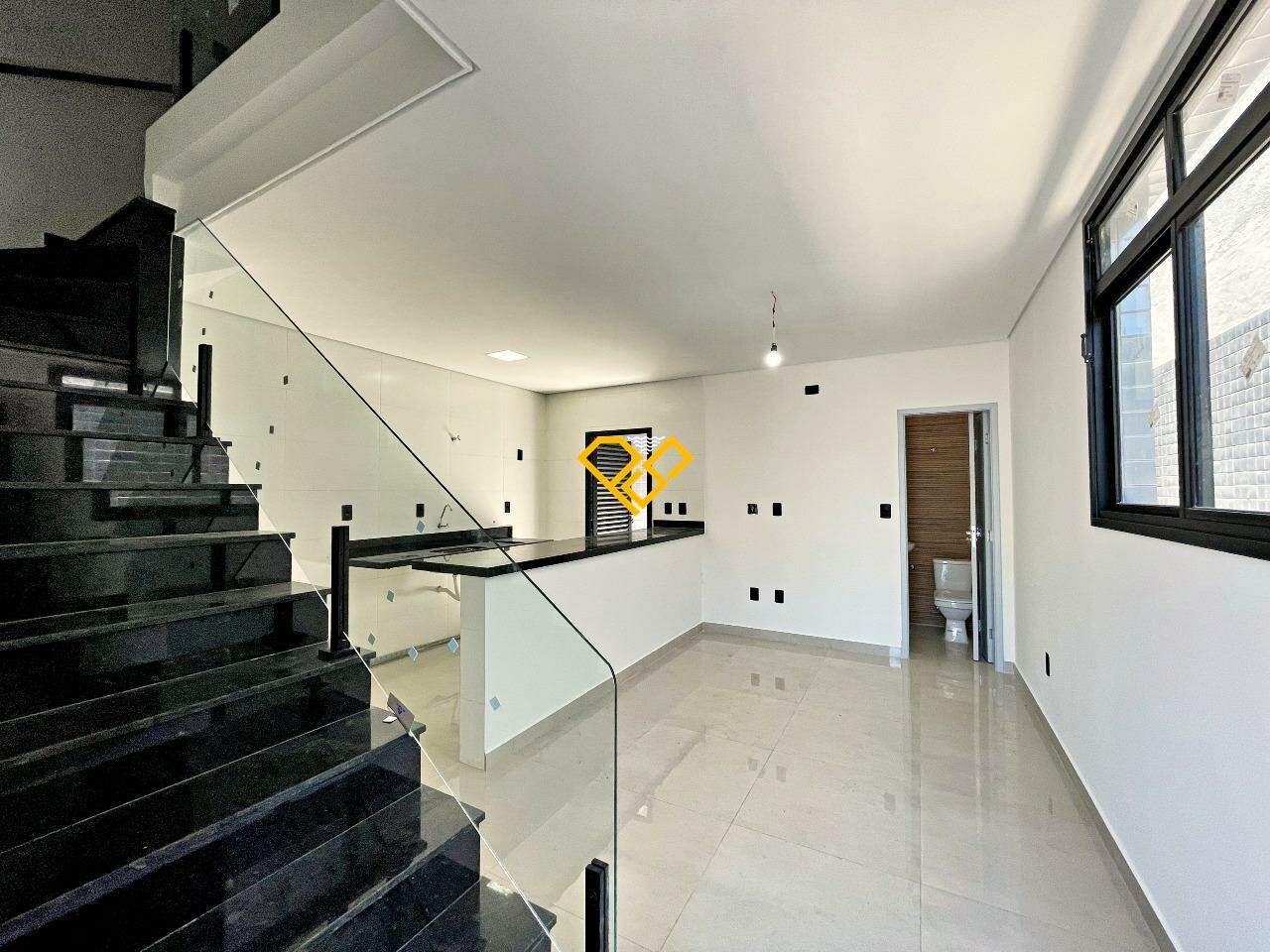 Casa à venda no Macuco: Sala e cozinha integrados