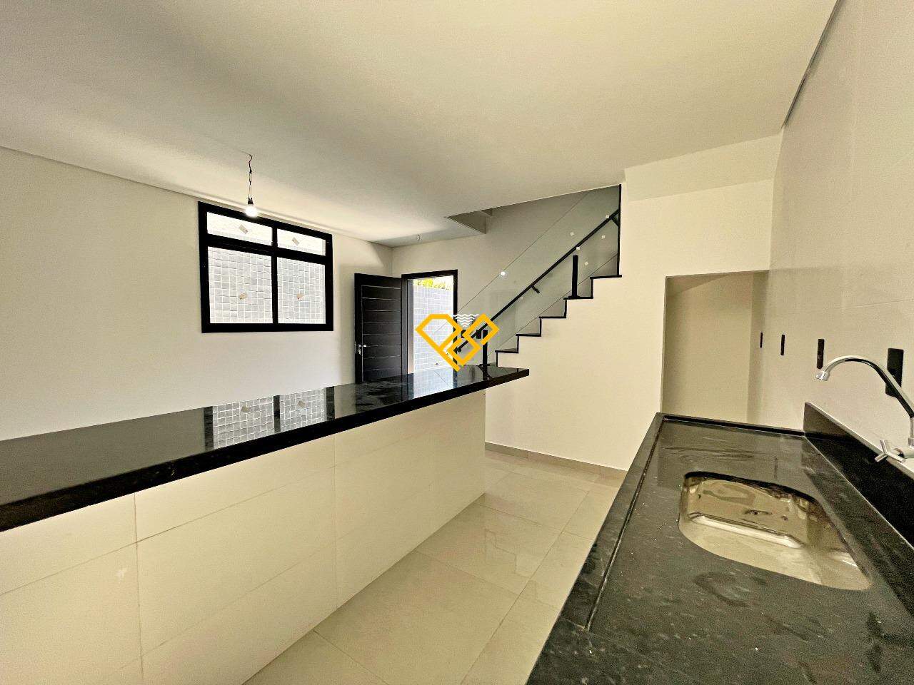 Casa à venda no Macuco: Sala e cozinha integrados