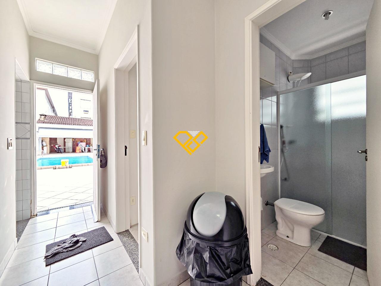 Sobrado à venda no Campo Grande: Wc de serviço