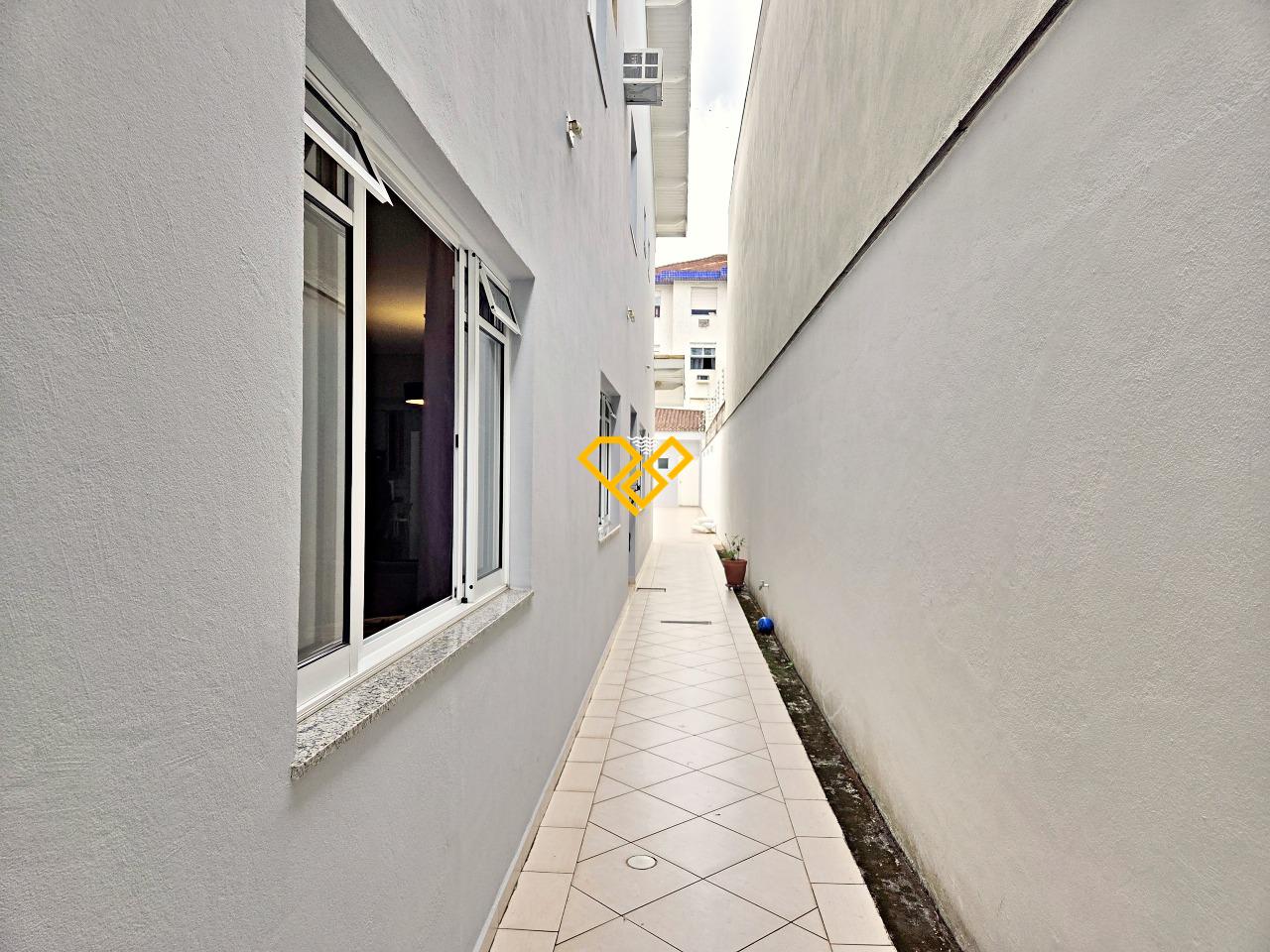 Sobrado à venda no Campo Grande: Quintal lateral