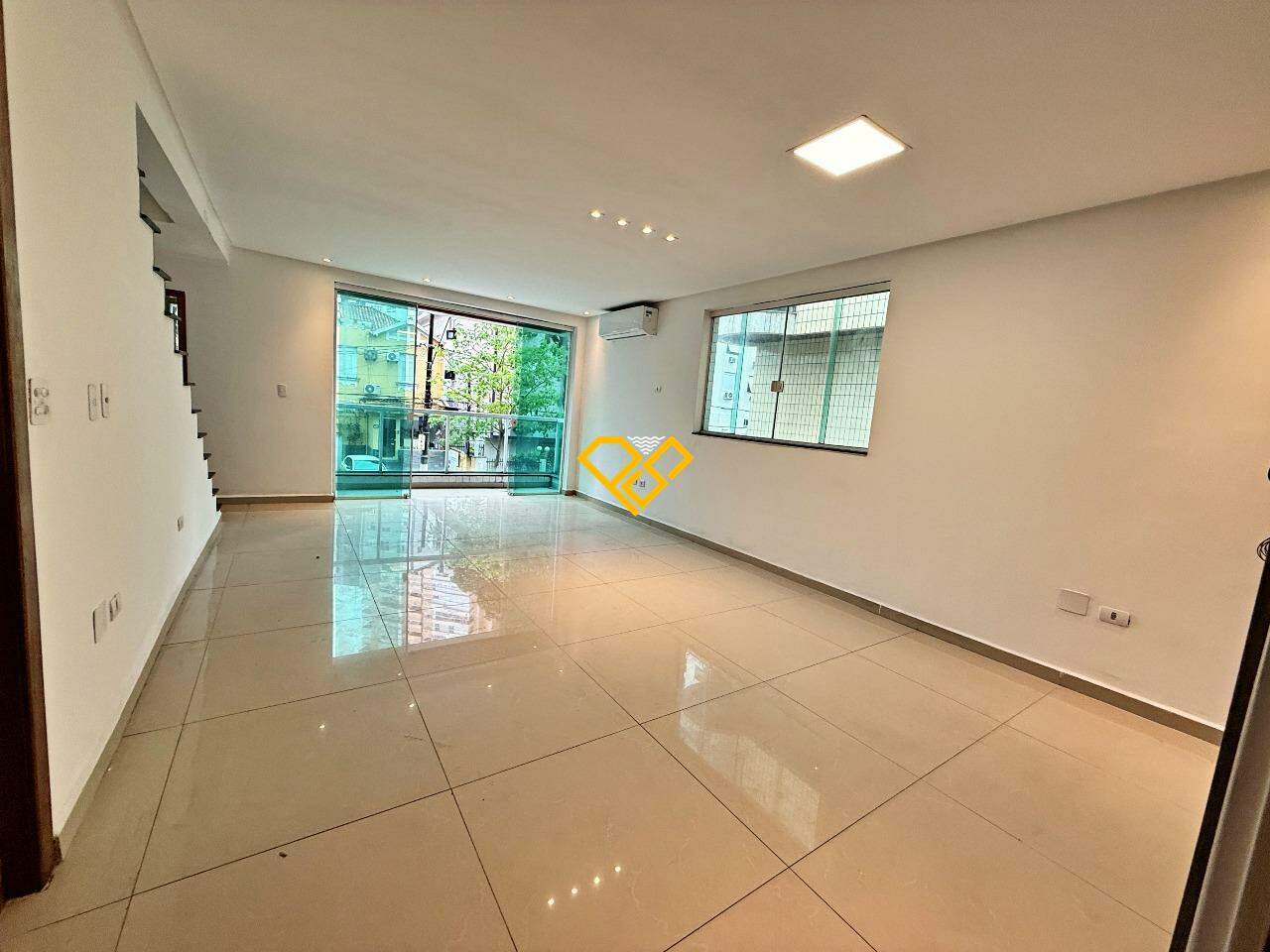Sobreposta Alta à venda no Gonzaga: Sala 1° piso