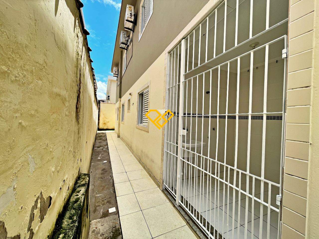 Sobreposta Baixa à venda no Embaré: Quintal lateral