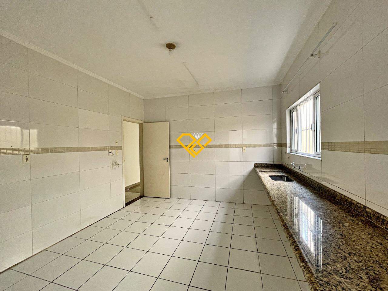 Sobreposta Baixa à venda no Embaré: Cozinha