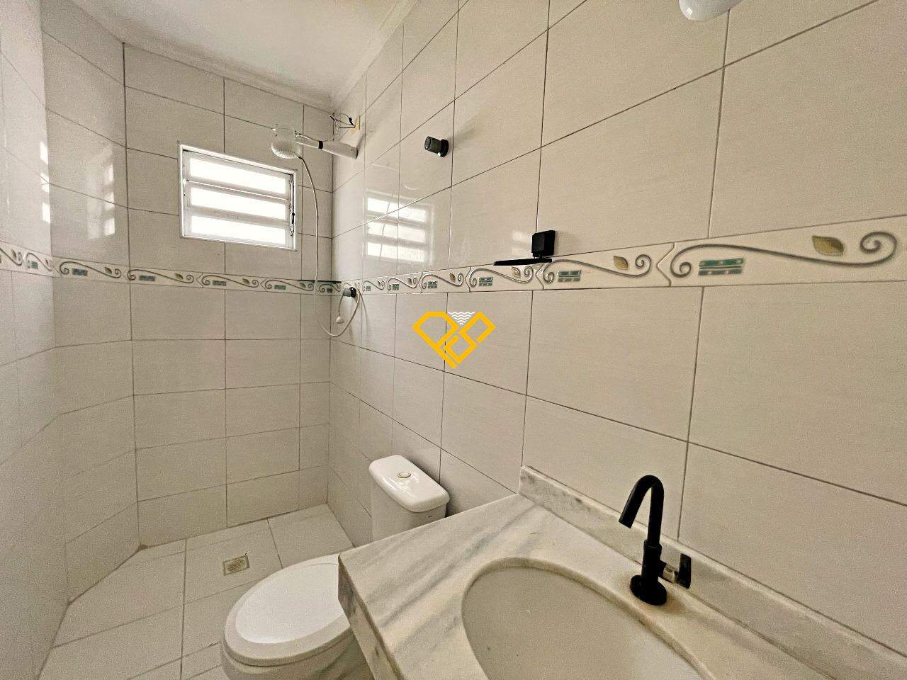 Sobreposta Baixa à venda no Embaré: Wc suíte americana 2 e 3