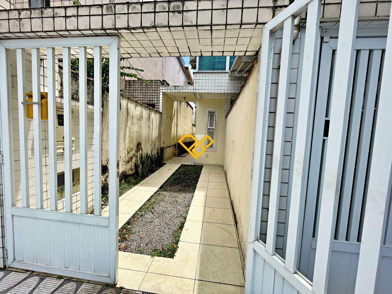 Sobreposta Baixa à venda no Embaré: Garagem