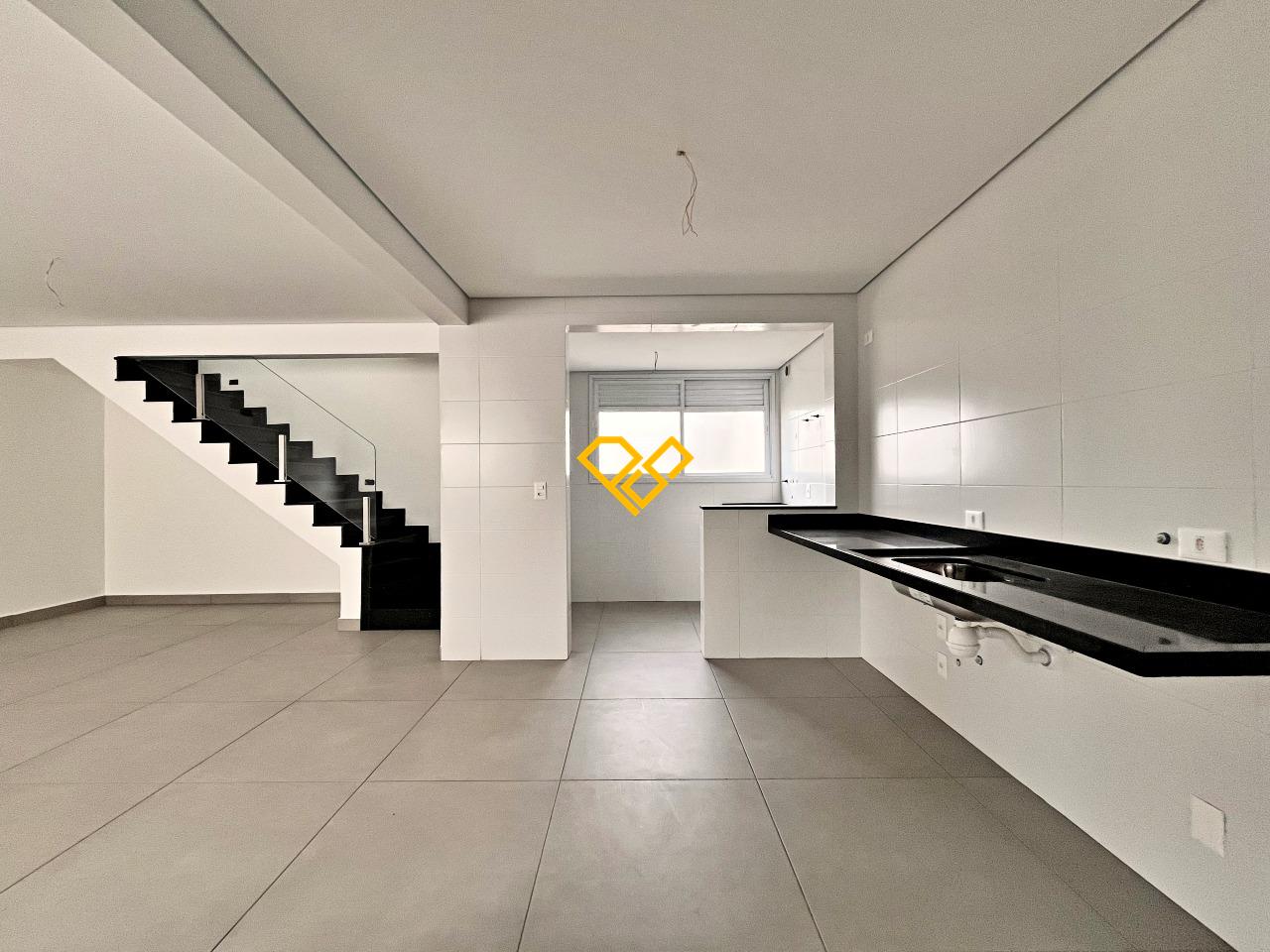 Cobertura à venda no Boqueirão: Sala com cozinha integrada 1° andar