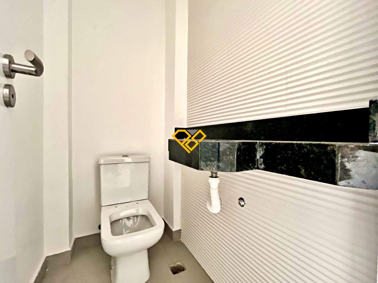 Apartamento à venda no Boqueirão: Lavabo