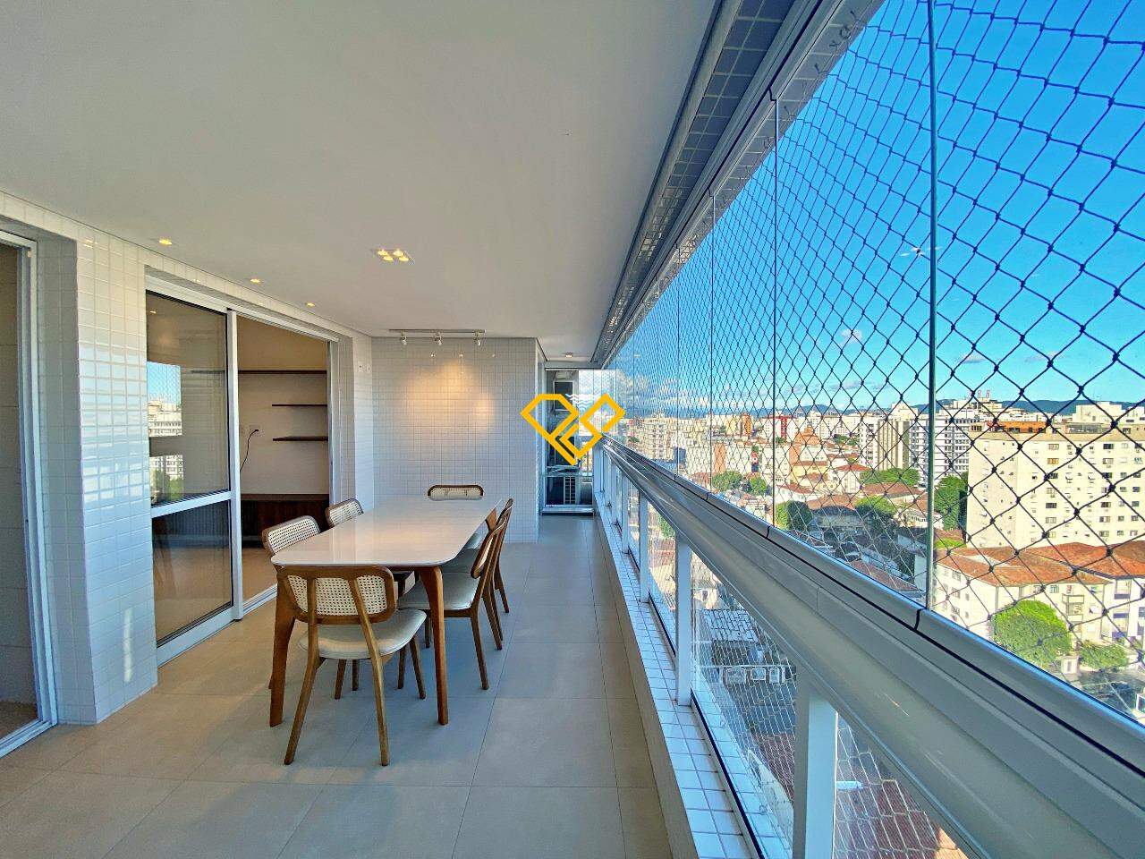 Apartamento à venda no Embaré: Varanda
