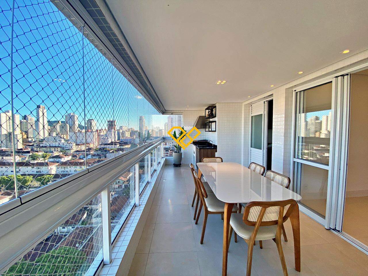 Apartamento à venda no Embaré: Varanda