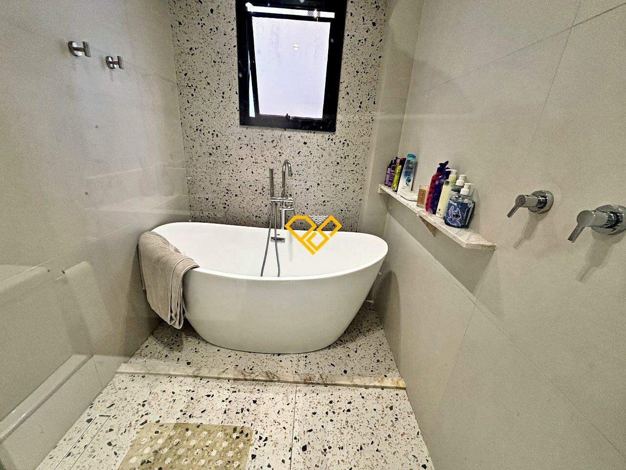 Apartamento à venda no Embaré: Wc suíte 1 - master