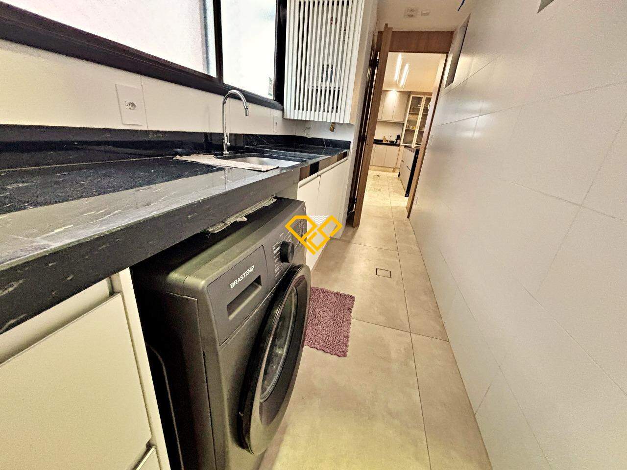 Apartamento à venda no Embaré: Área de serviço
