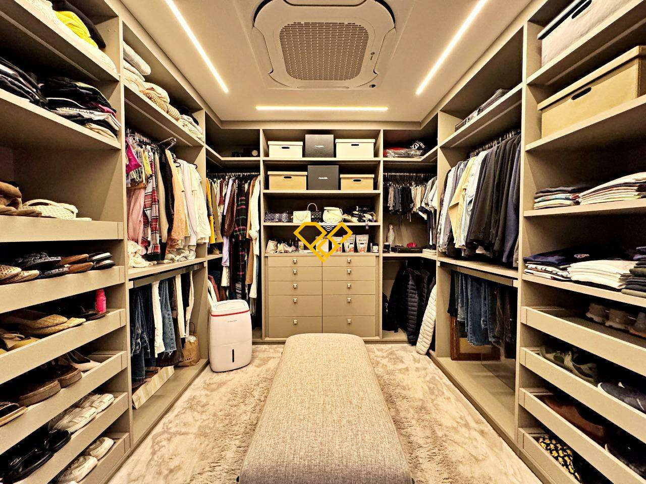 Apartamento à venda no Ponta da Praia: Suíte 1 - master - closet