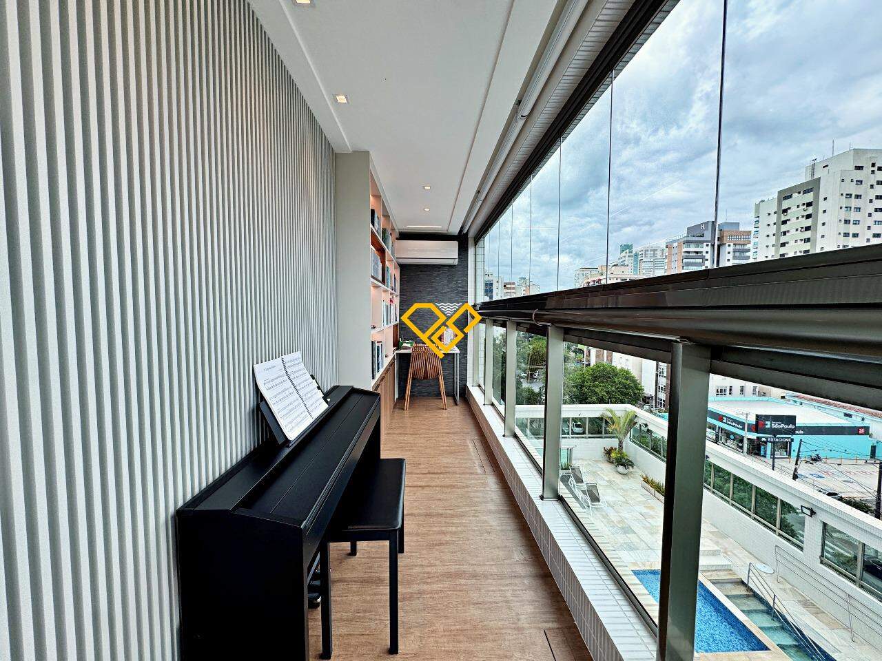 Apartamento à venda no Ponta da Praia: Varanda suíte master