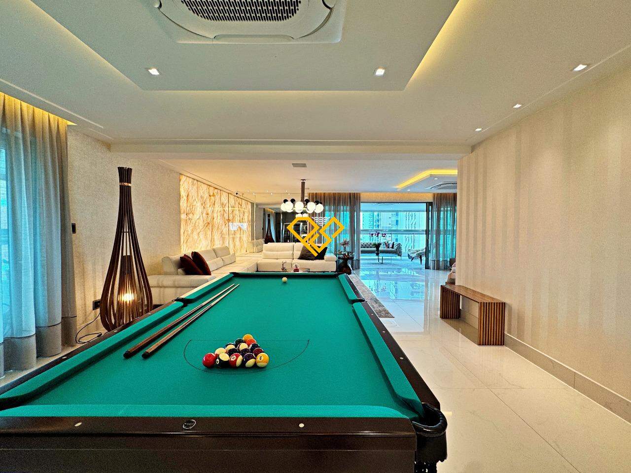 Apartamento à venda no Ponta da Praia: Sala