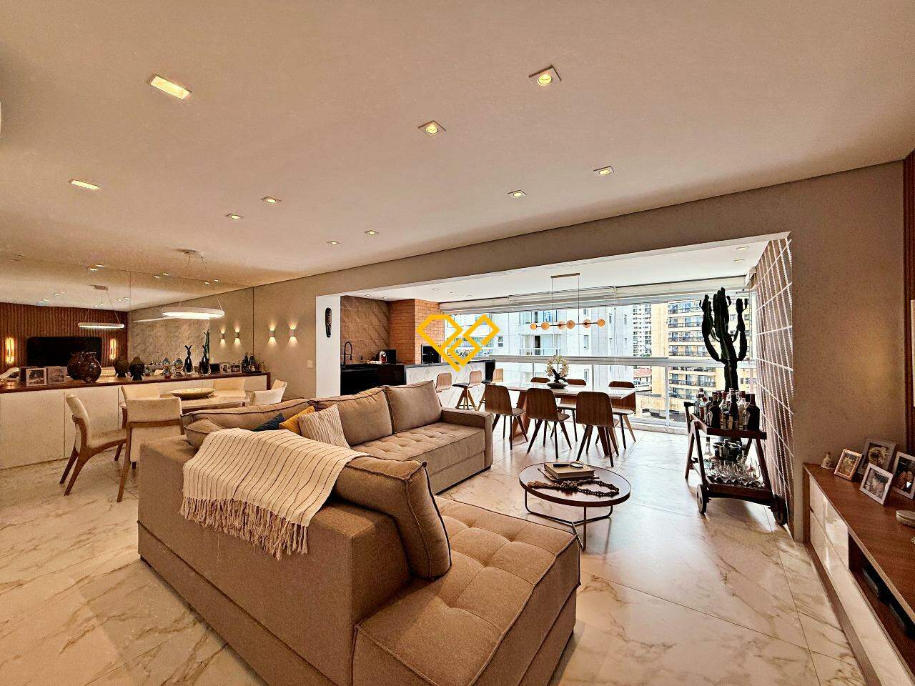 Apartamento à venda no Ponta da Praia: Sala