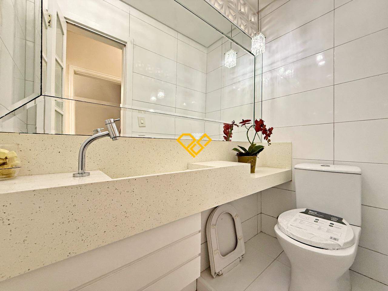 Cobertura à venda no Gonzaga: Lavabo