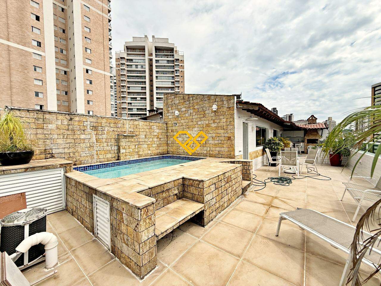Cobertura à venda no Gonzaga: Piscina e solarium