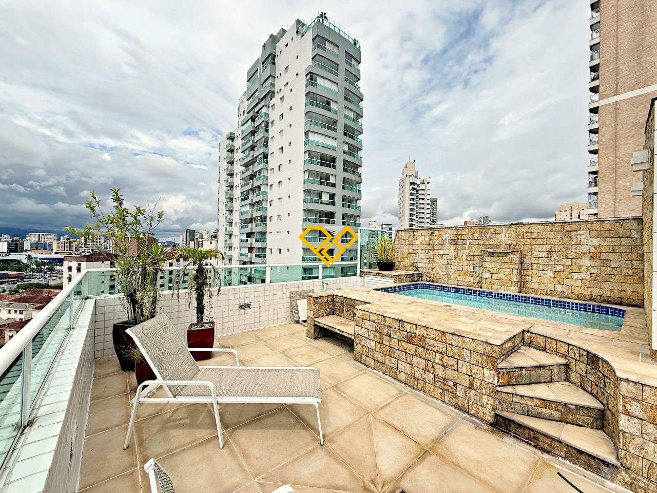 Cobertura à venda no Gonzaga: Piscina e solarium