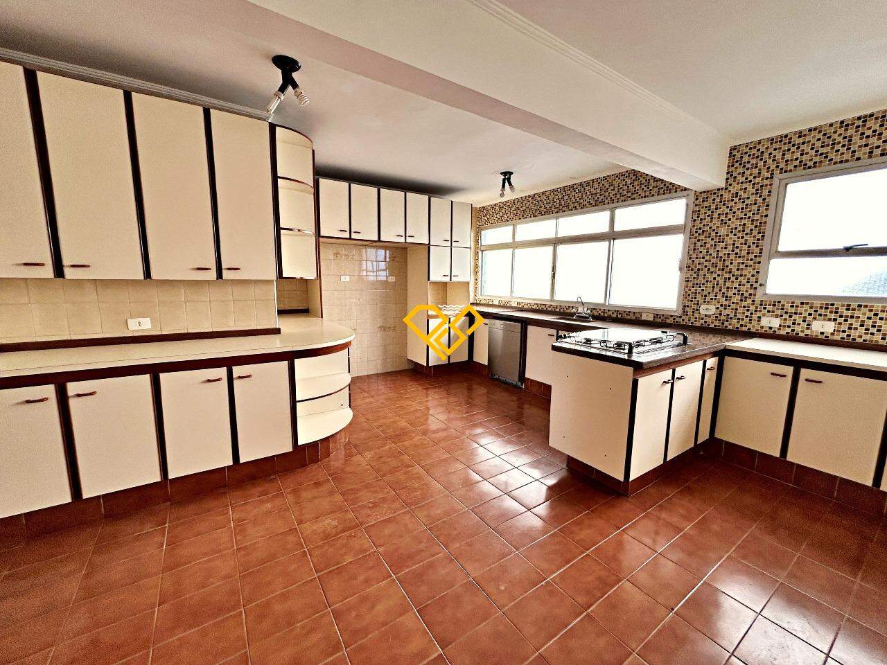 Cobertura à venda no Ponta da Praia: Cozinha