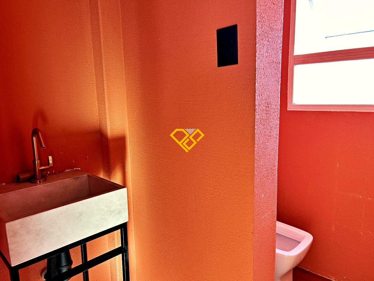 Cobertura à venda no Ponta da Praia: Lavabo