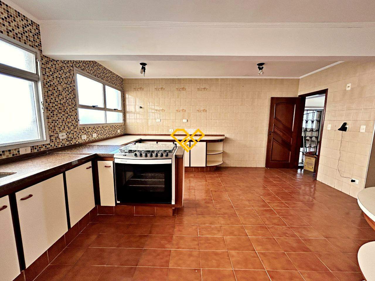 Cobertura à venda no Ponta da Praia: Cozinha