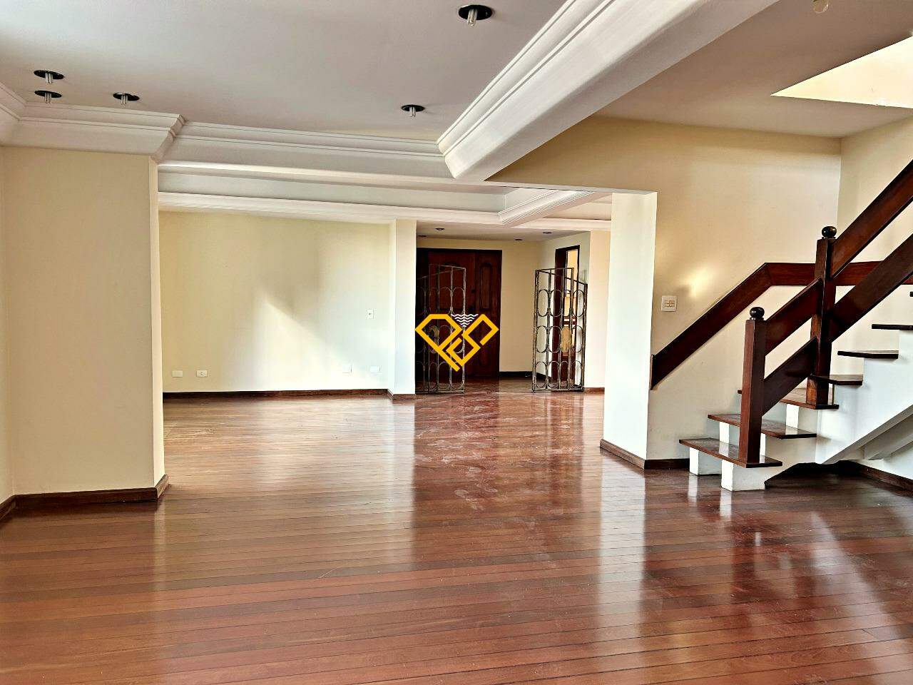 Cobertura à venda no Ponta da Praia: Sala 1° andar