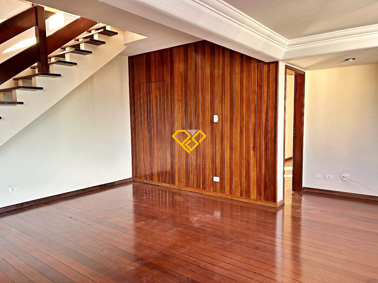 Cobertura à venda no Ponta da Praia: Sala 1° andar
