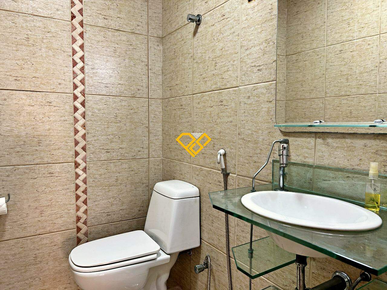 Cobertura à venda no Ponta da Praia: Lavabo