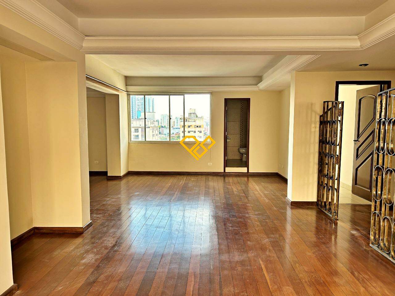 Cobertura à venda no Ponta da Praia: Sala 1° andar