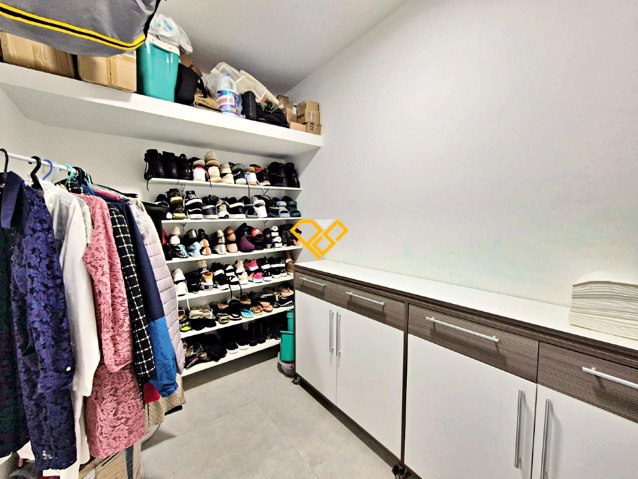 Apartamento à venda no Embaré: Dependência