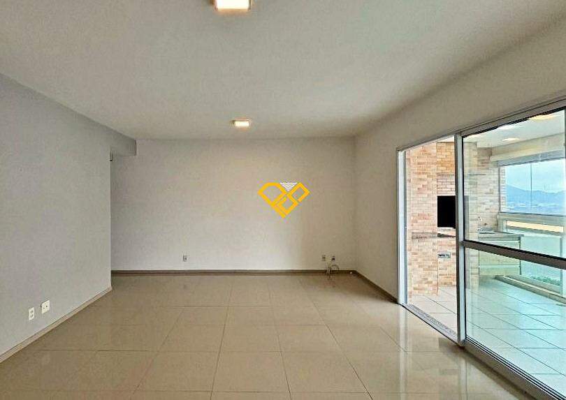 Apartamento à venda no Ponta da Praia: Sala