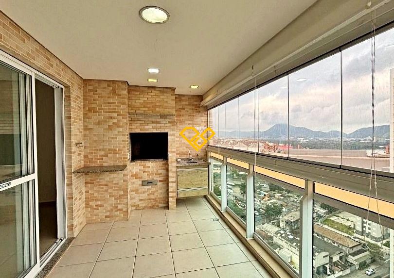 Apartamento à venda no Ponta da Praia: Varanda com churrasqueira