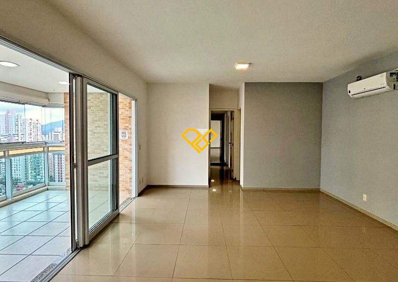 Apartamento à venda no Ponta da Praia: Sala