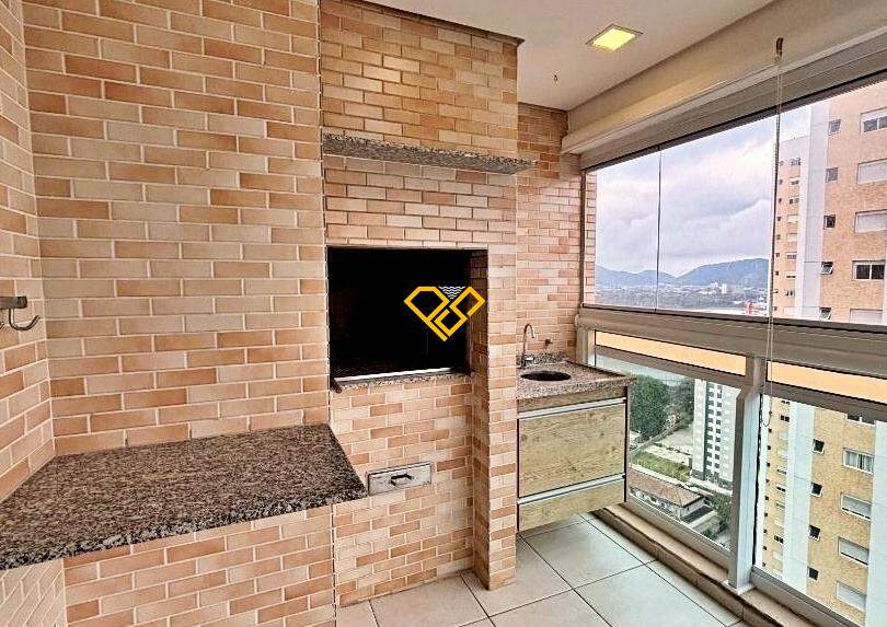 Apartamento à venda no Ponta da Praia: Varanda com churrasqueira
