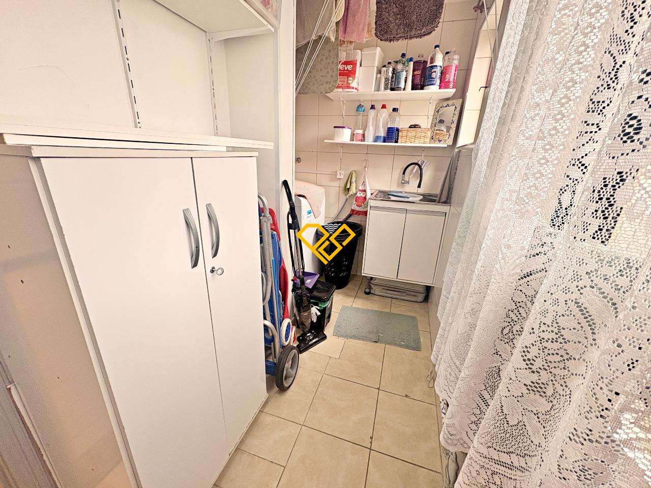 Apartamento à venda no Ponta da Praia: Área de serviço