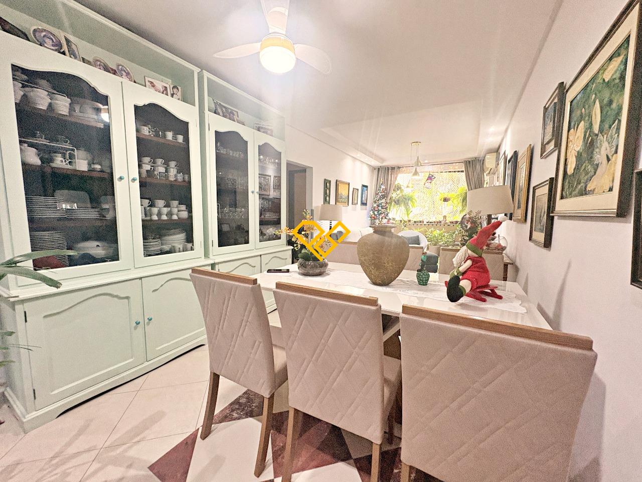 Apartamento à venda no Ponta da Praia: Sala