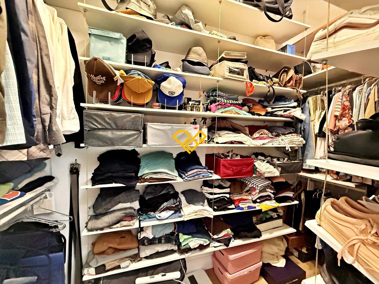 Apartamento à venda no Embaré: Closet
