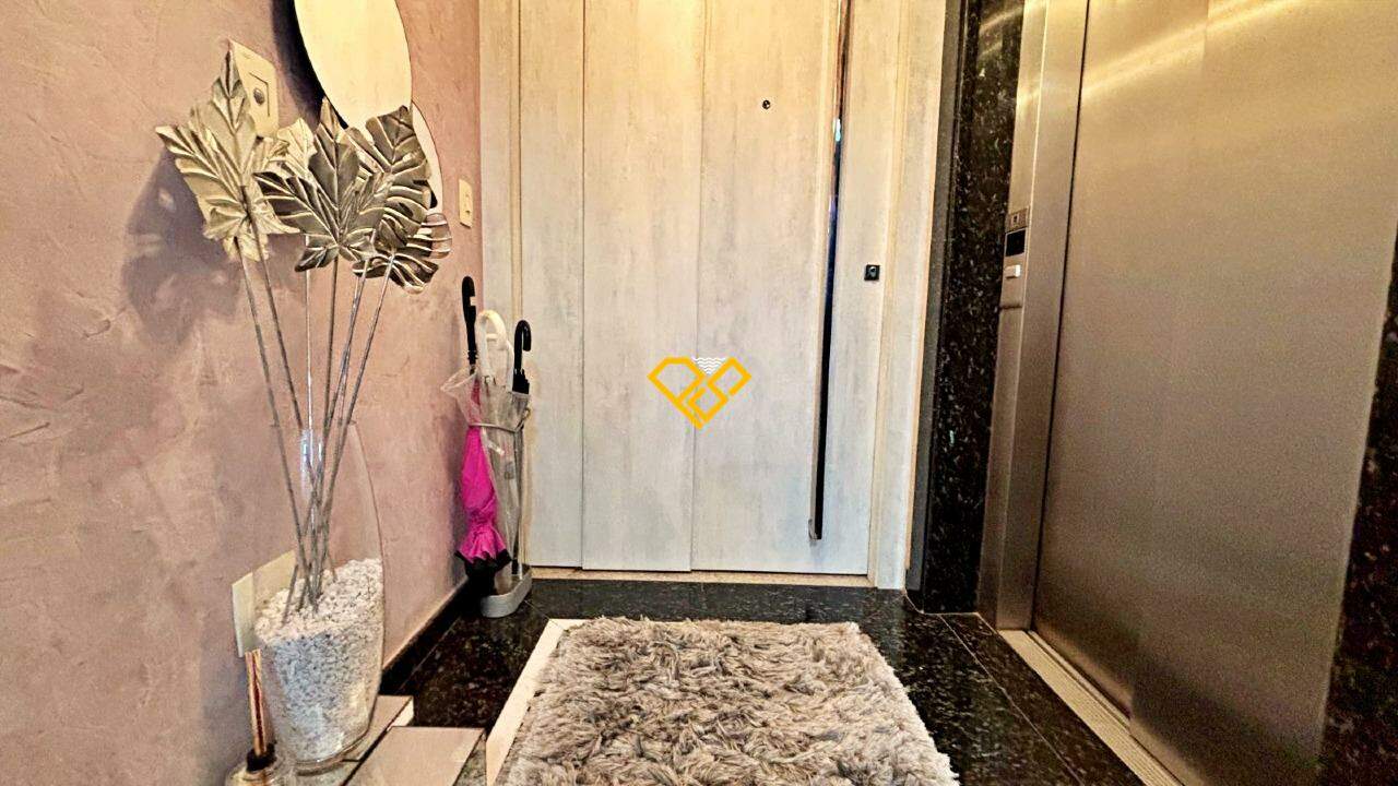 Apartamento à venda no Gonzaga: Hall privativo