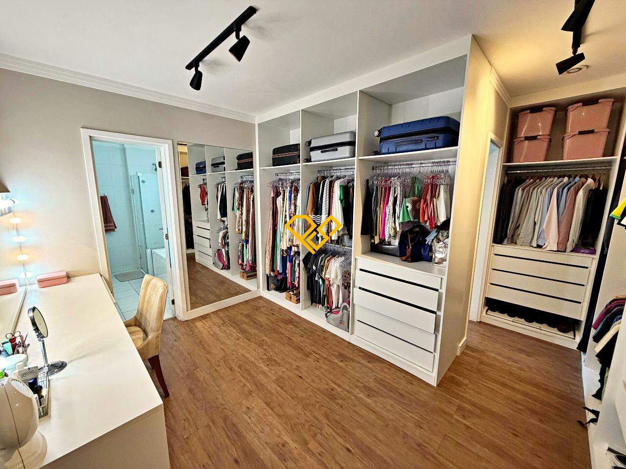 Cobertura à venda no Marapé: Closet