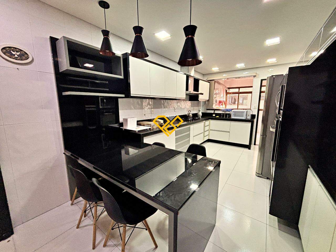 Apartamento à venda no Ponta da Praia: Cozinha