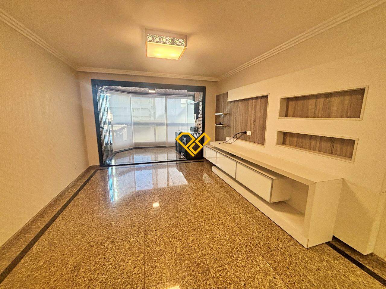 Apartamento à venda no Ponta da Praia: Sala