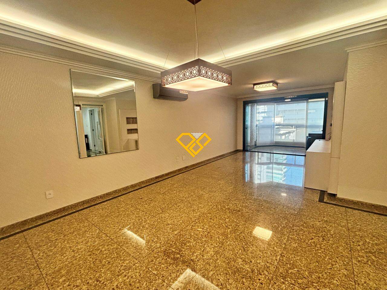 Apartamento à venda no Ponta da Praia: Sala