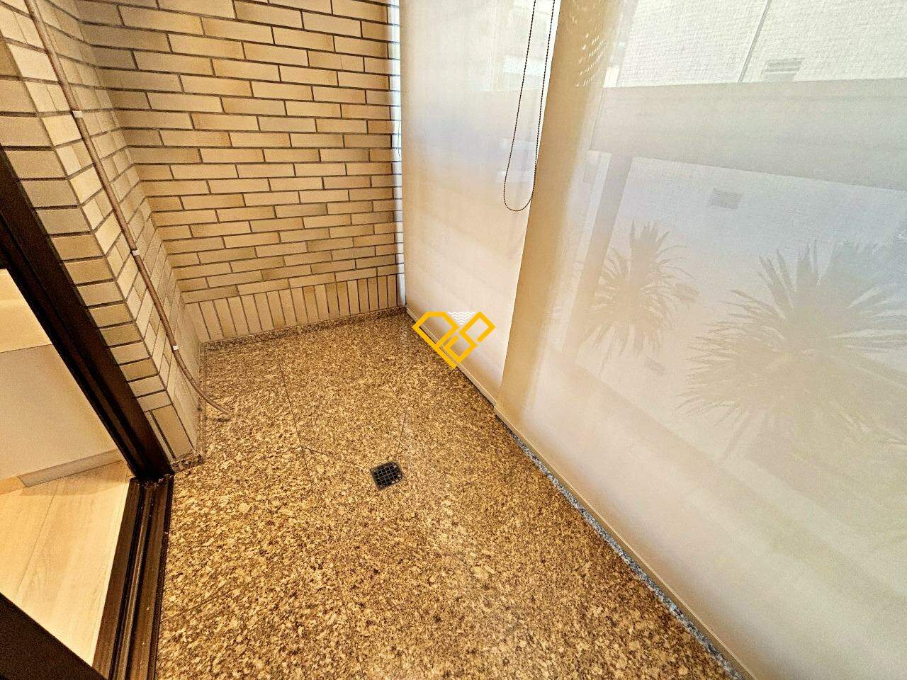 Apartamento à venda no Ponta da Praia: Varanda