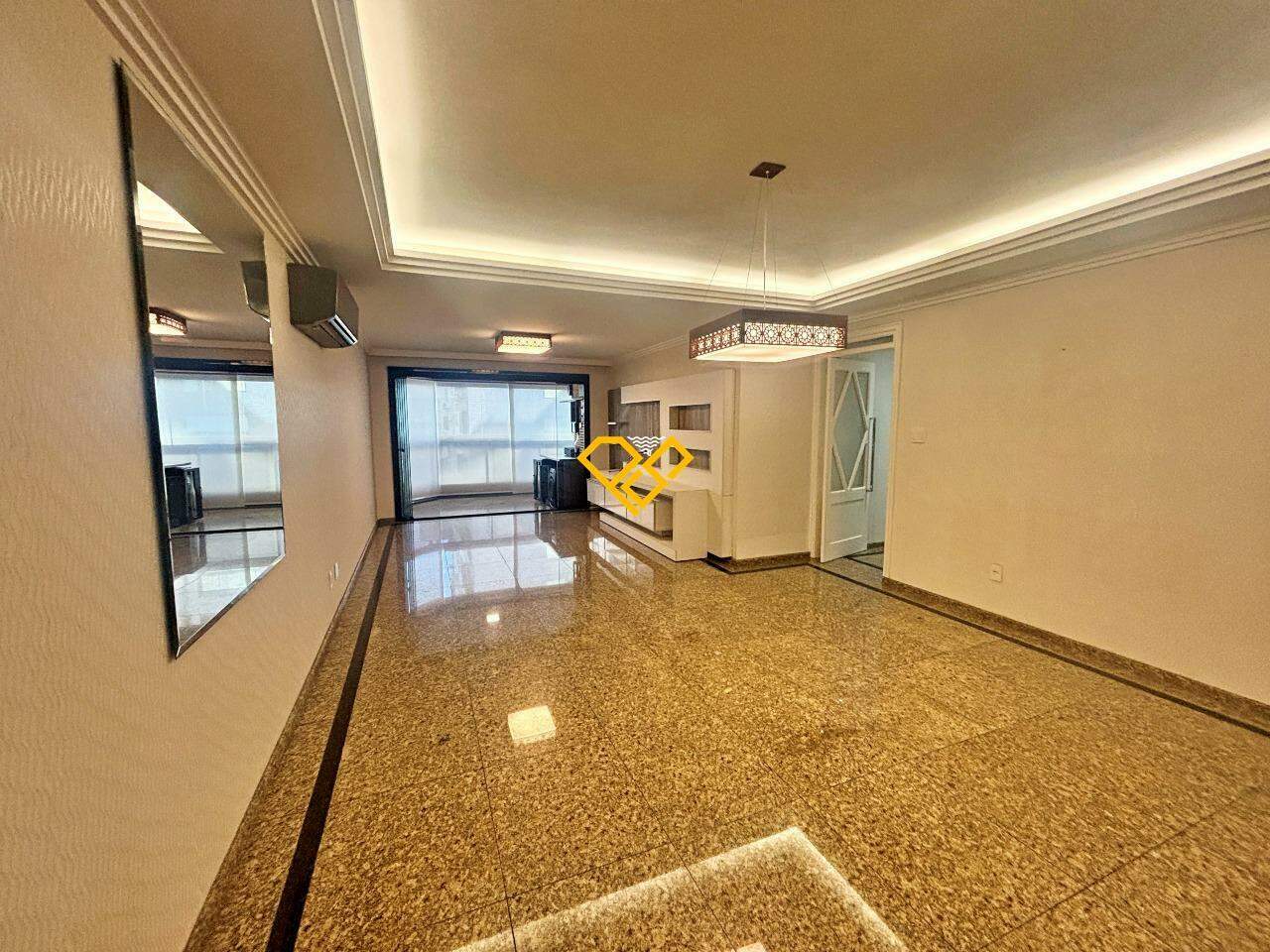 Apartamento à venda no Ponta da Praia: Sala