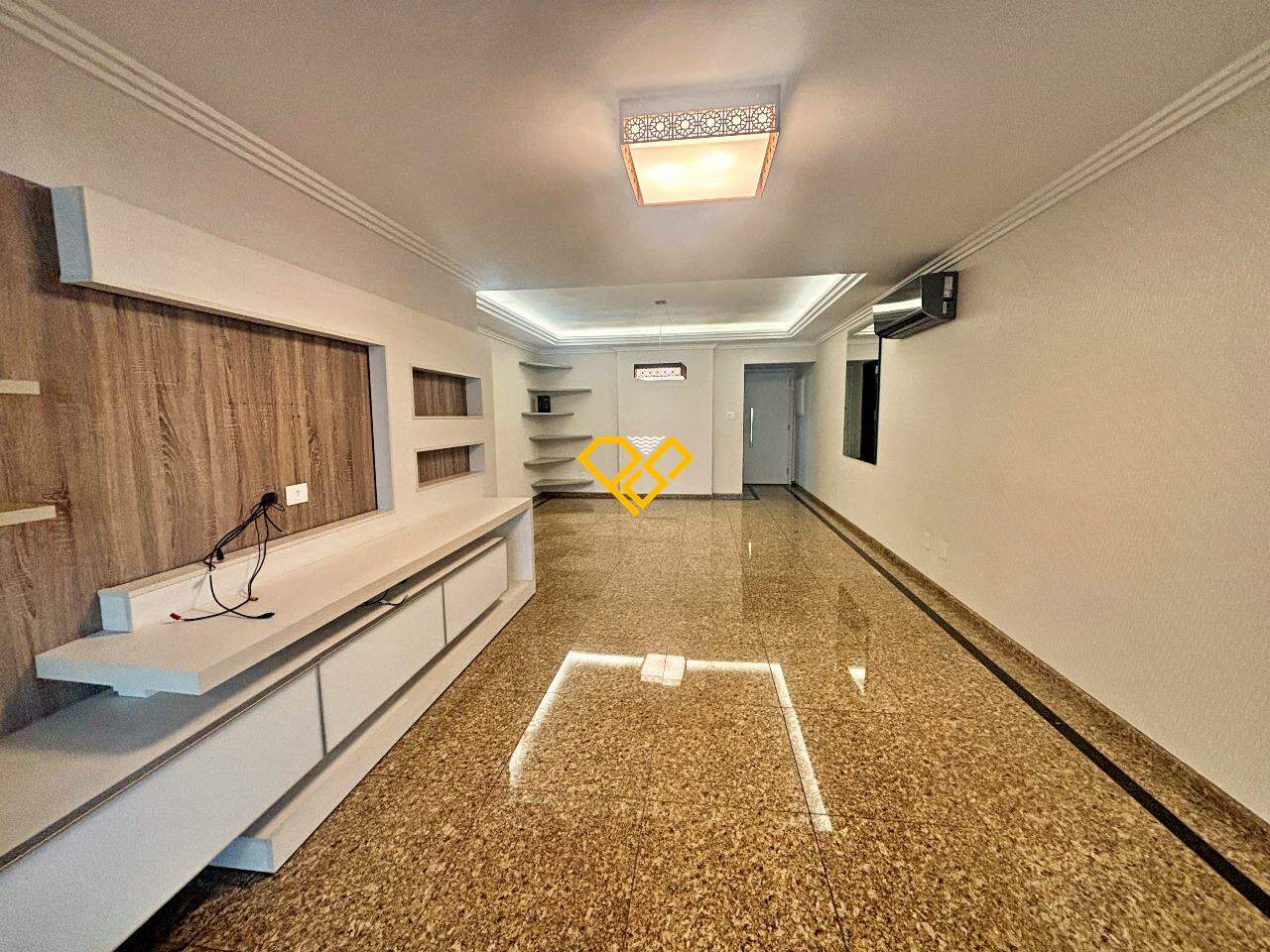 Apartamento à venda no Ponta da Praia: Sala