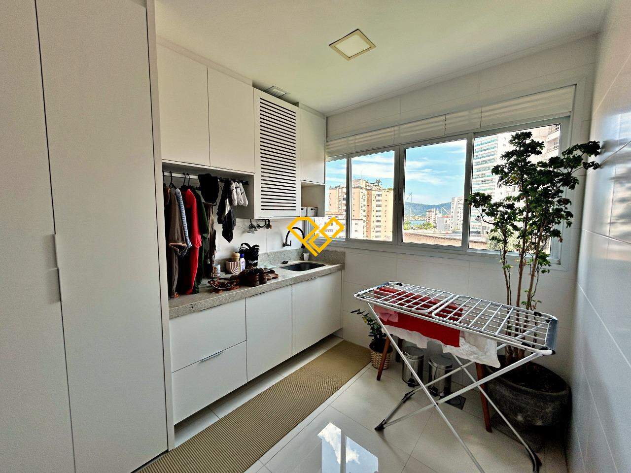 Apartamento à venda no Ponta da Praia: Área de Serviço