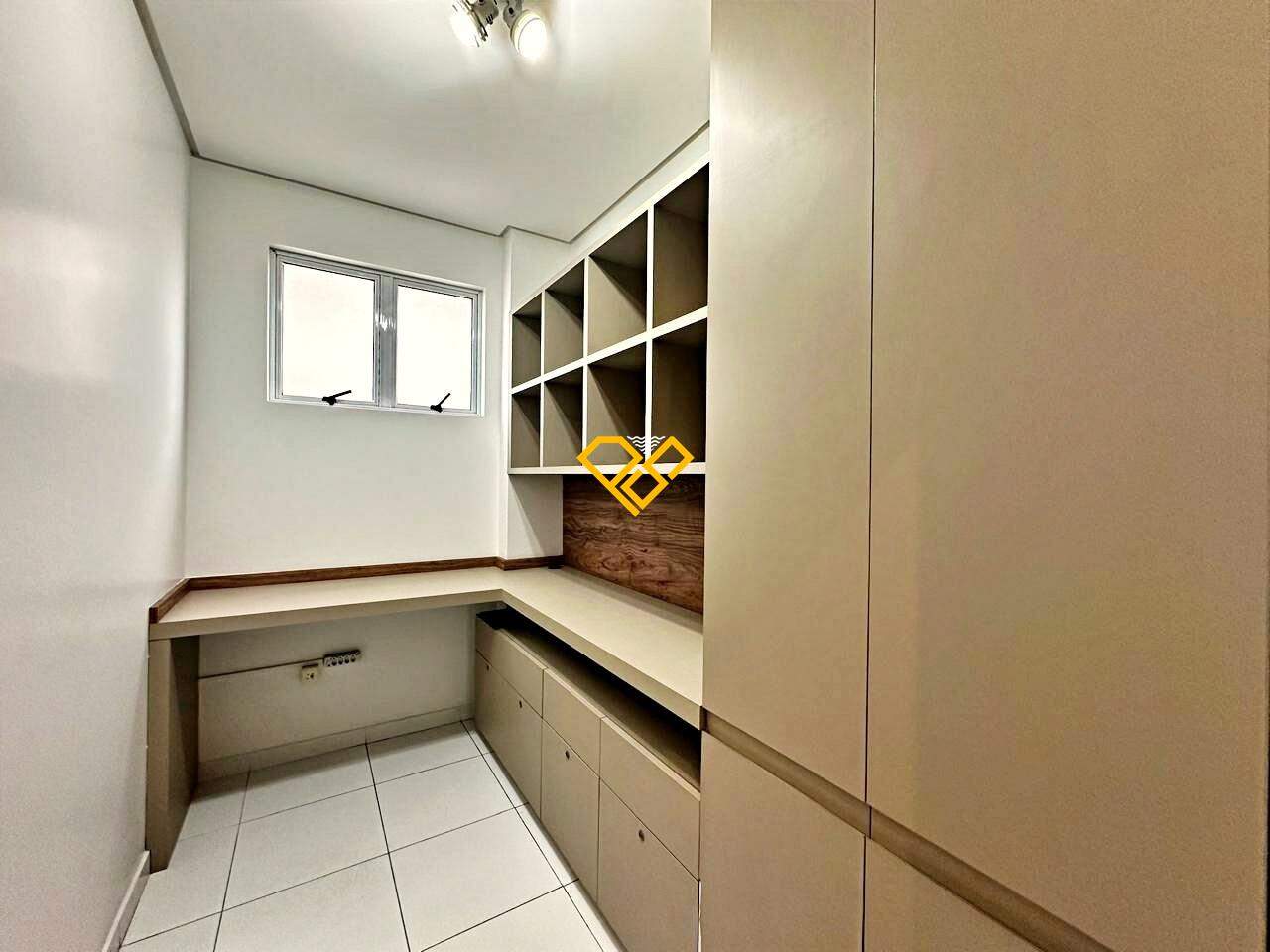 Apartamento à venda no Boqueirão: Dependência - escritório