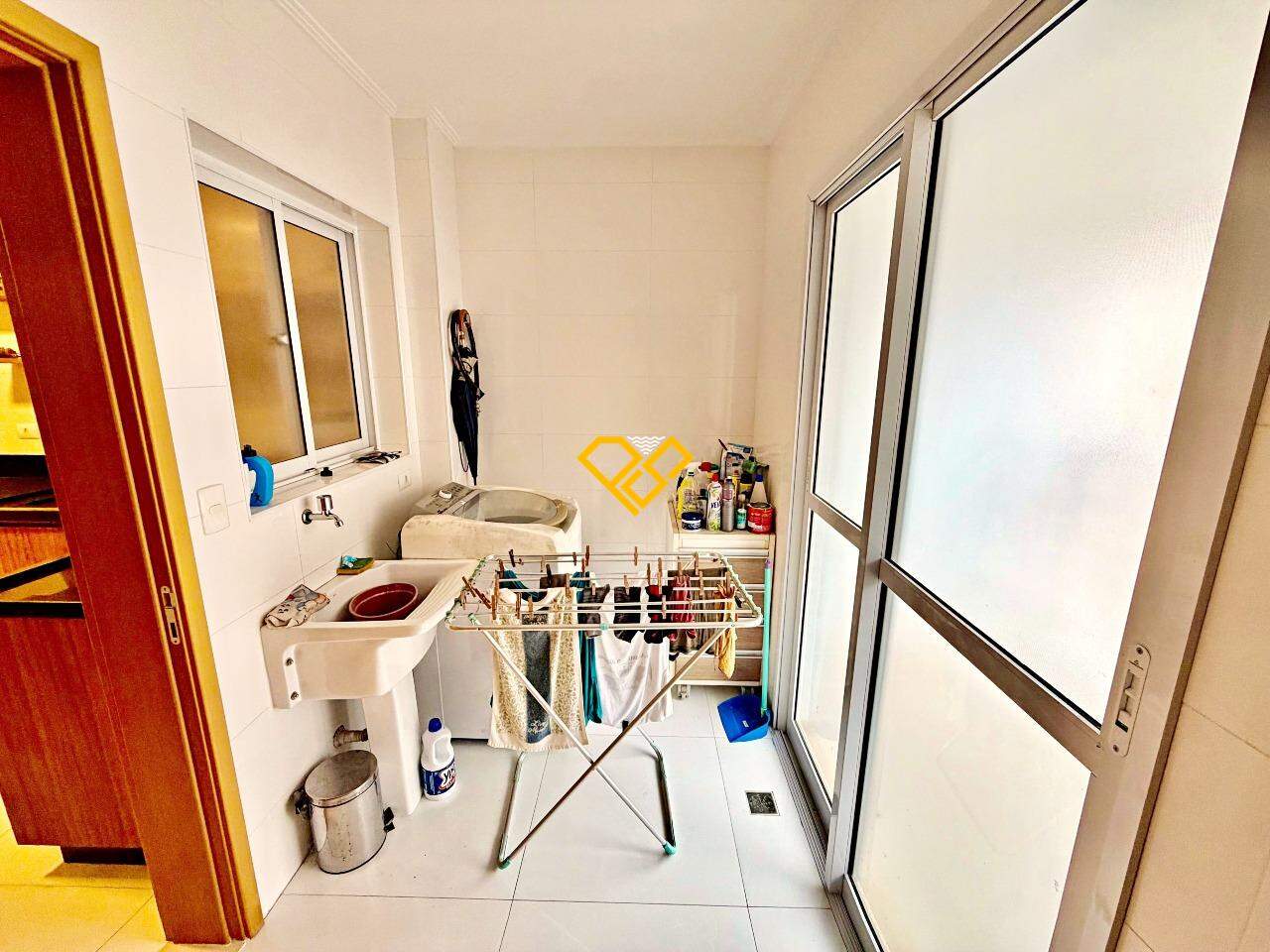 Apartamento para aluguel no Embaré: Área de serviço