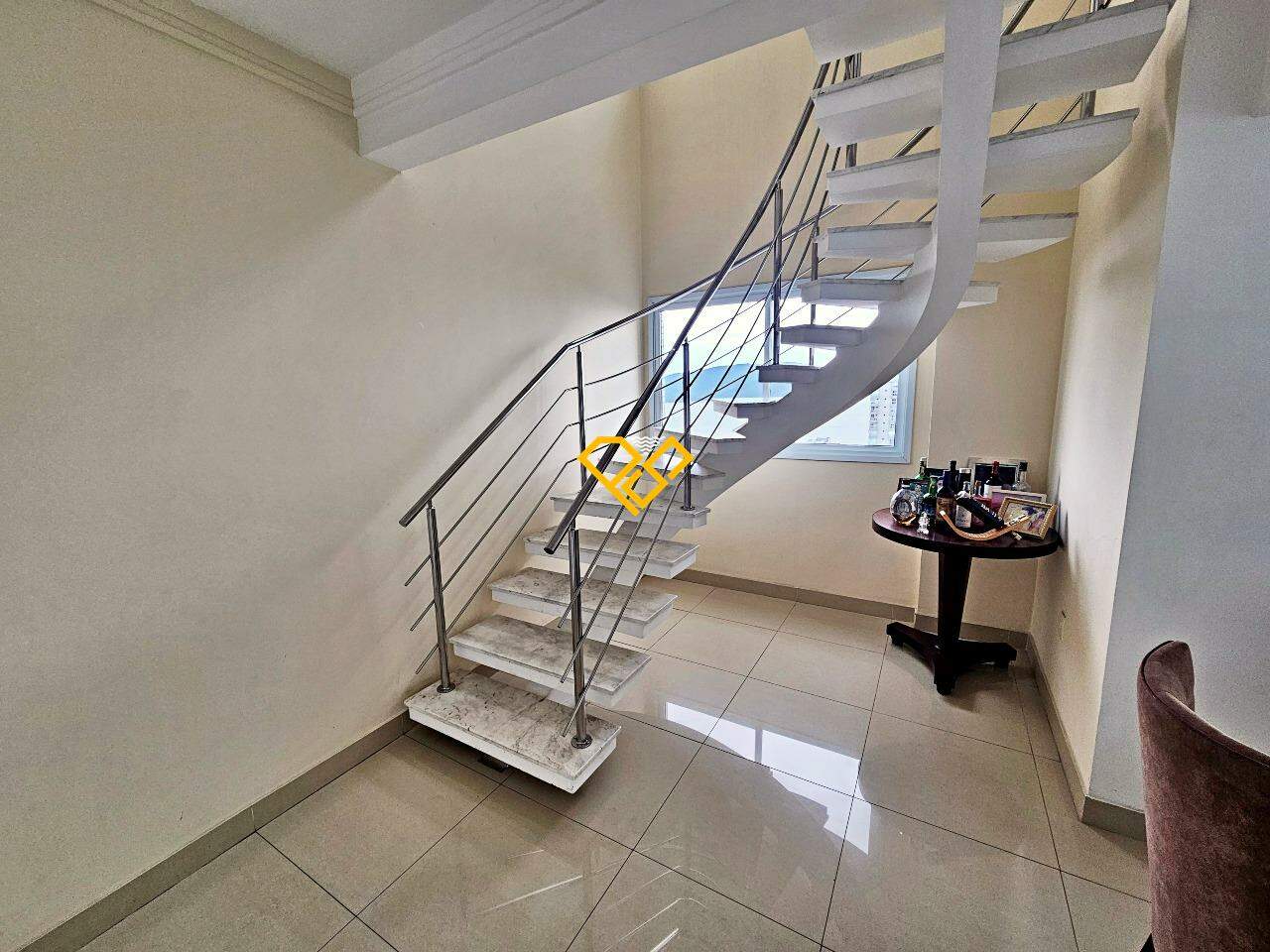 Cobertura à venda no Boqueirão: Escada de acesso ao 2° piso